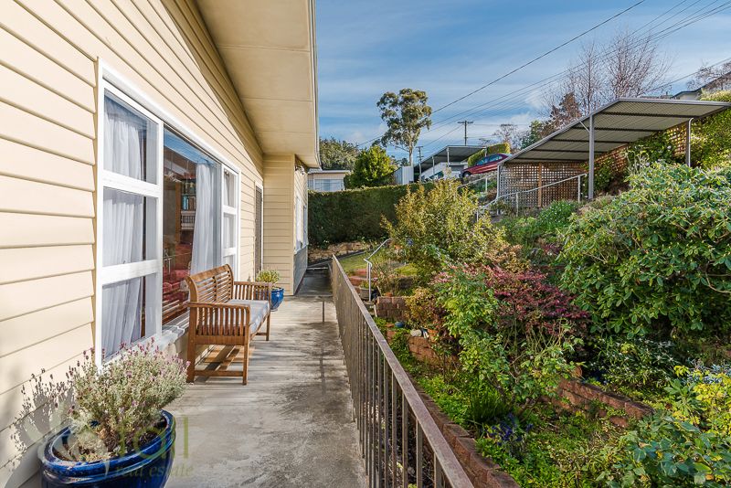 98 Gillon Crescent, Mount Stuart TAS 7000, Image 2