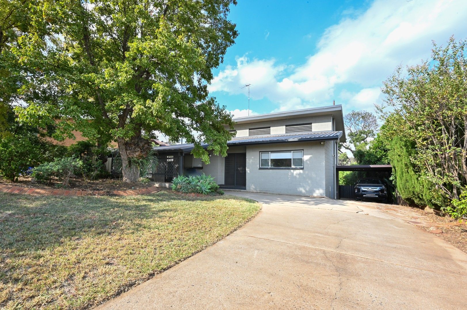 4 bedrooms House in 27 Gibbs Street GRIFFITH NSW, 2680