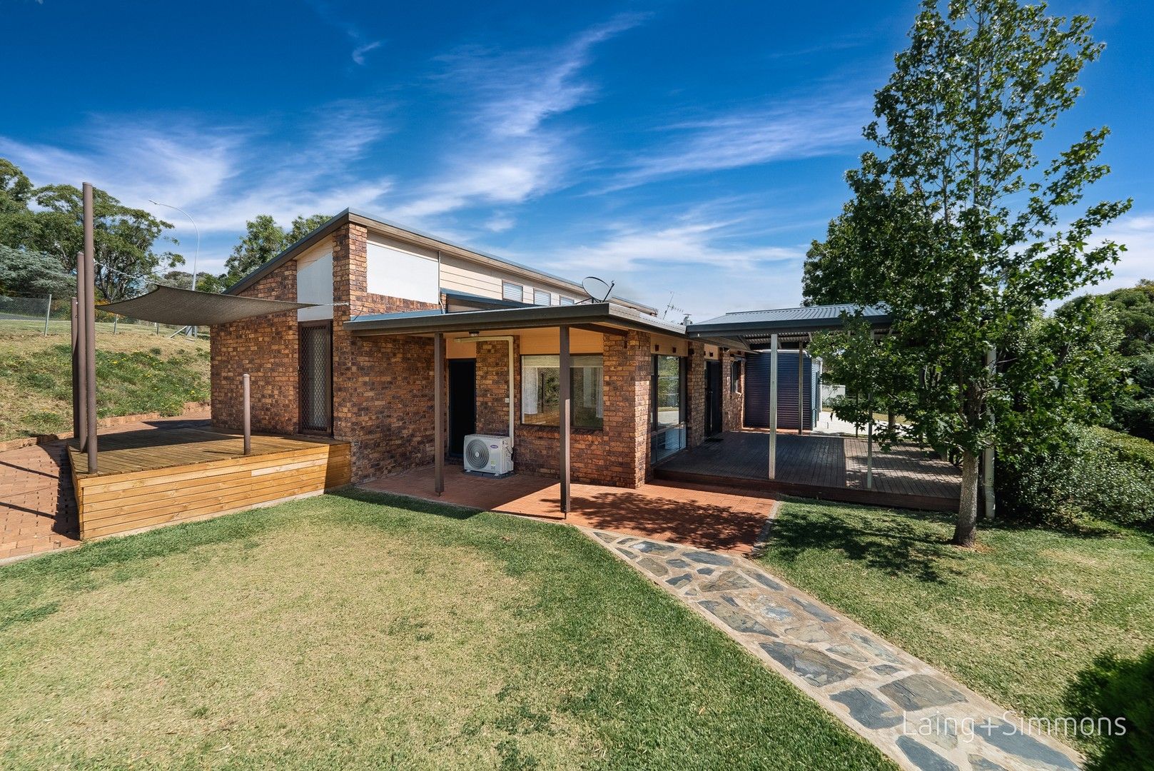 2 Nathaniel Pidgeon Drive, Armidale NSW 2350, Image 0