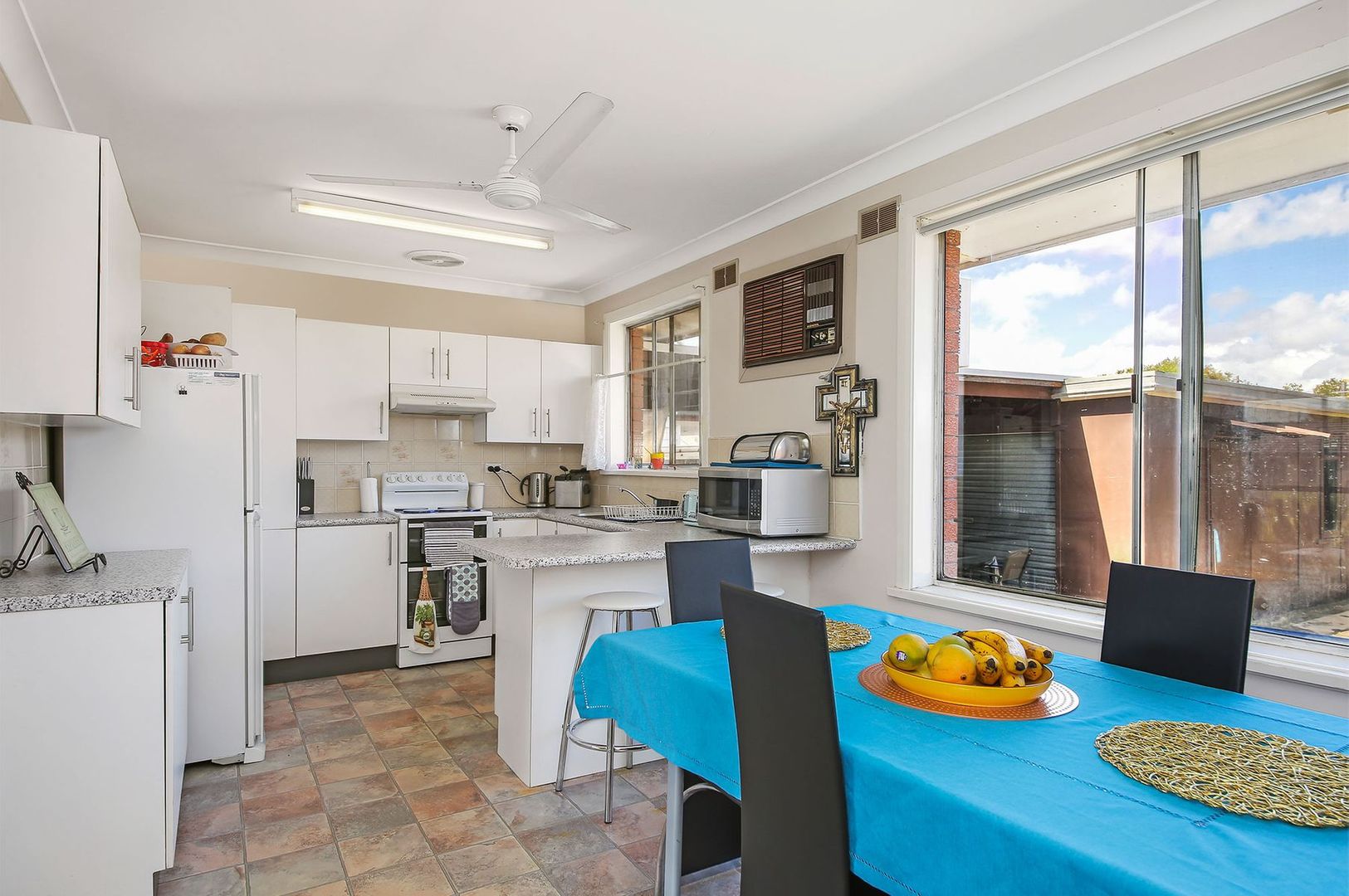 18 Armentieres Avenue, Milperra NSW 2214, Image 2