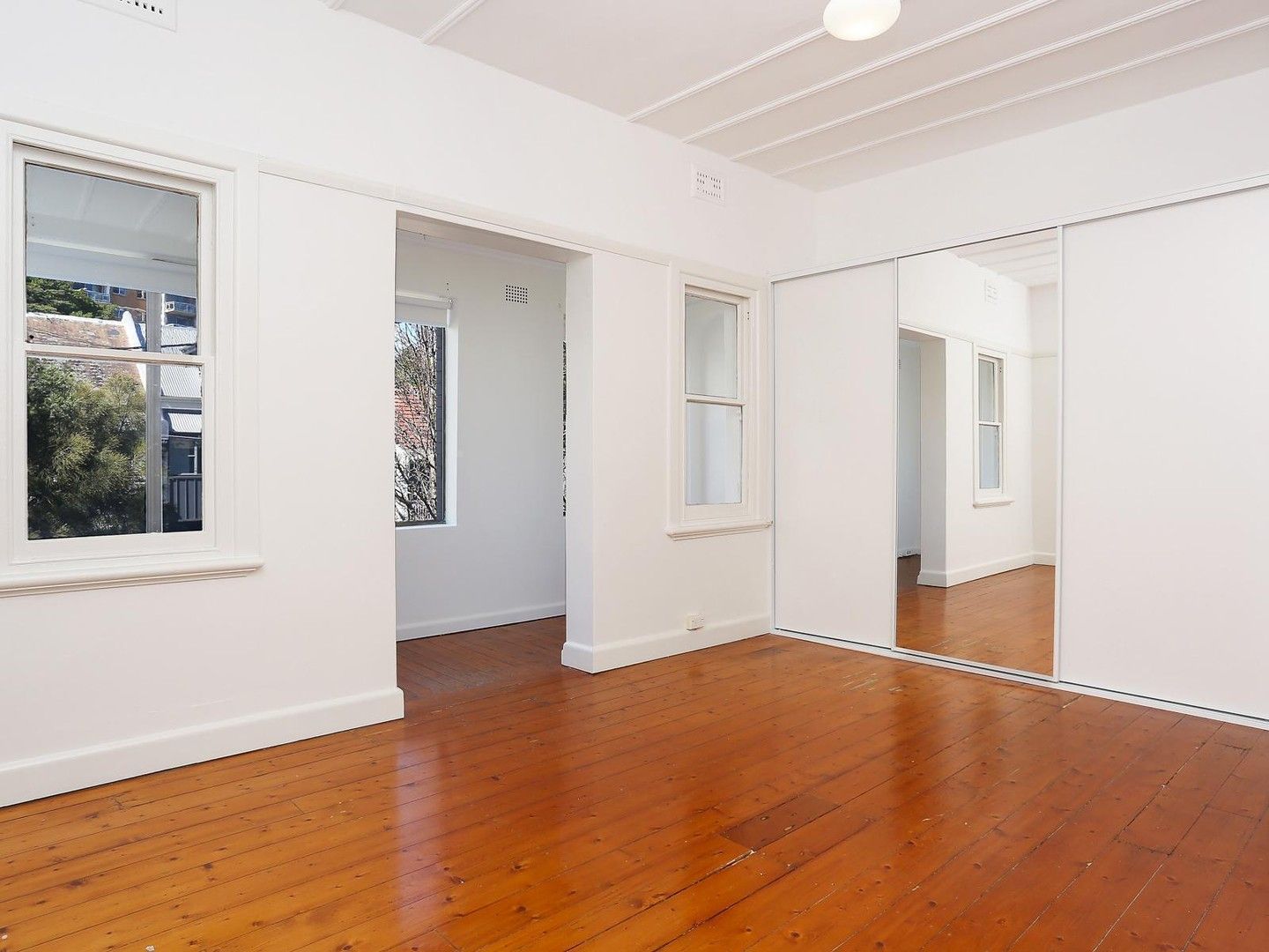 2 bedrooms Apartment / Unit / Flat in 2/5 Mackenzie Street BONDI JUNCTION NSW, 2022