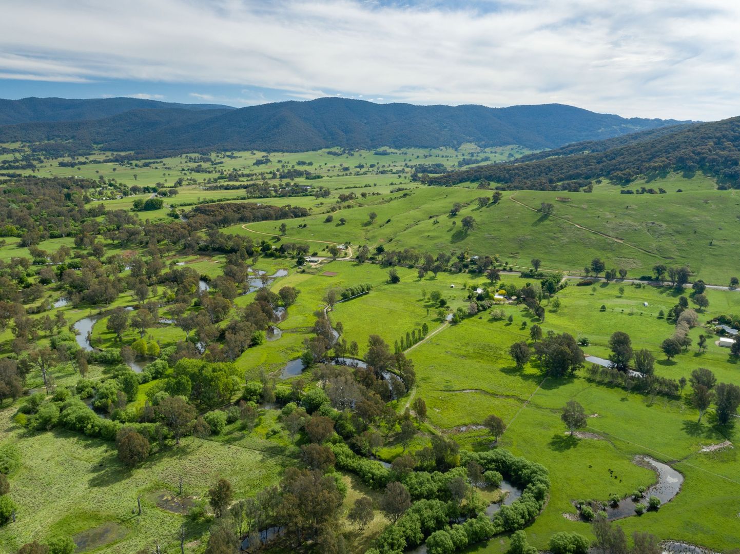 2167 KIEWA VALLEY HWY, Kergunyah VIC 3691, Image 1