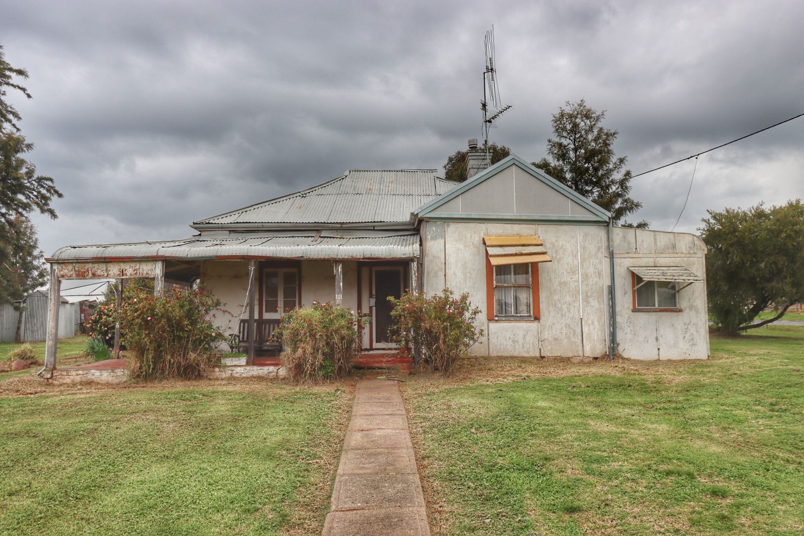111 Cowra Road, Grenfell NSW 2810, Image 1