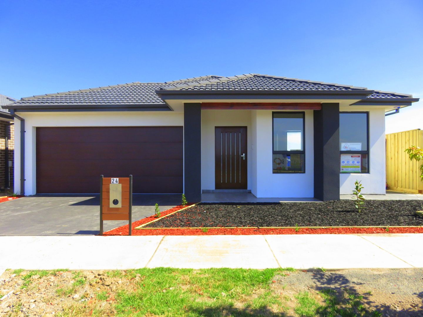 4 bedrooms House in 24 Paprika Parade MICKLEHAM VIC, 3064