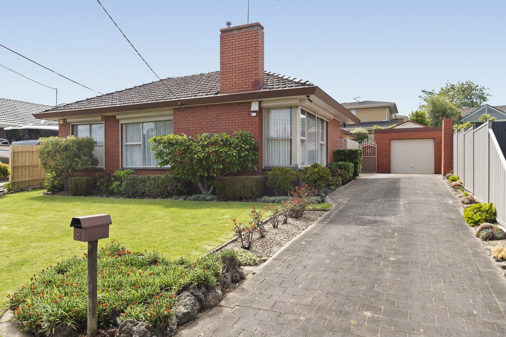 3 bedrooms House in 8 Hotham Street TEMPLESTOWE LOWER VIC, 3107