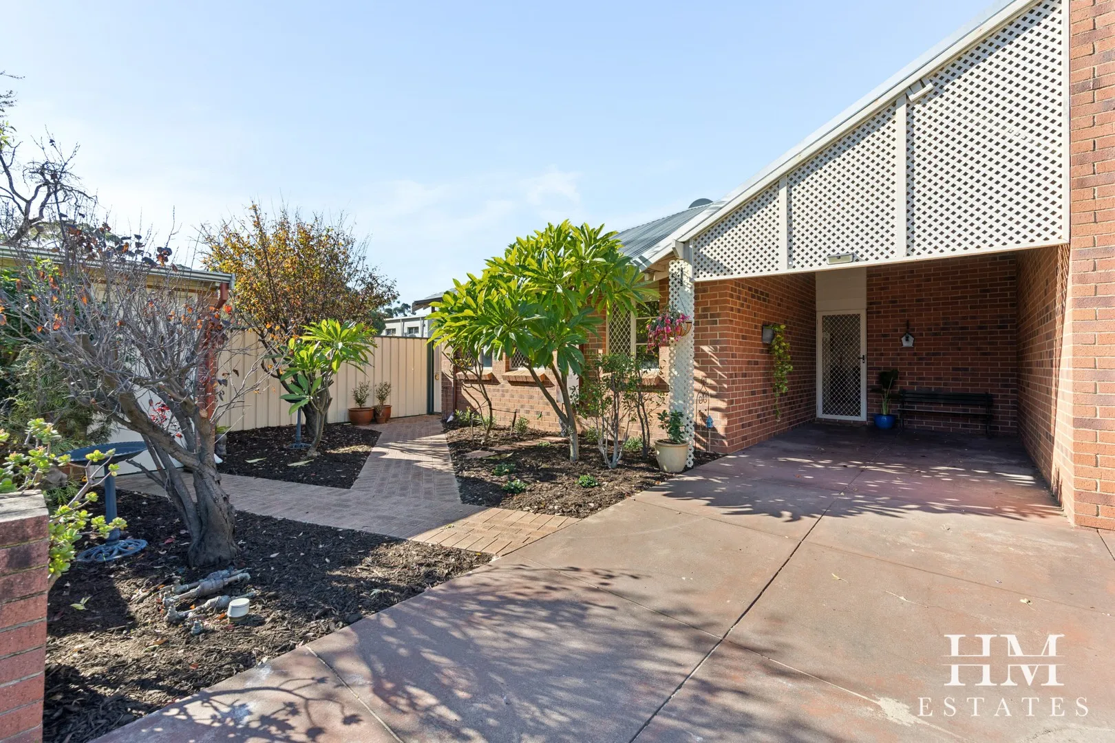 SENSATIONAL LIVING IN HISTORIC GUILDFORD, Guildford
