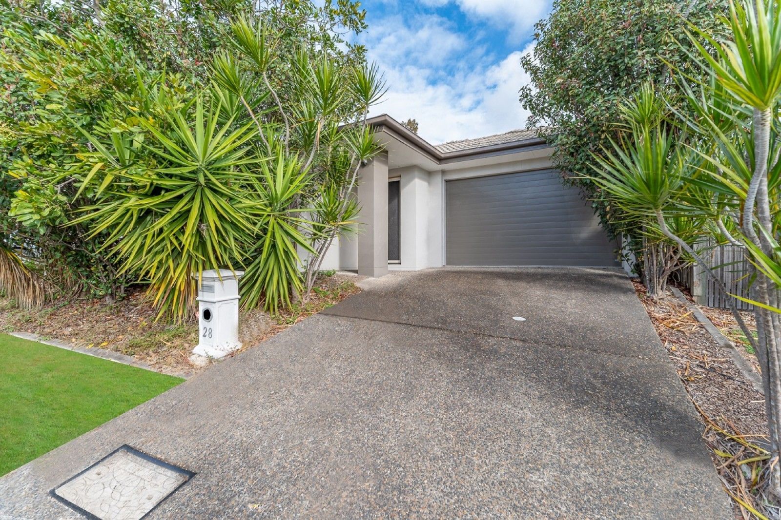 4 bedrooms House in 28 Danbulla Street PIMPAMA QLD, 4209