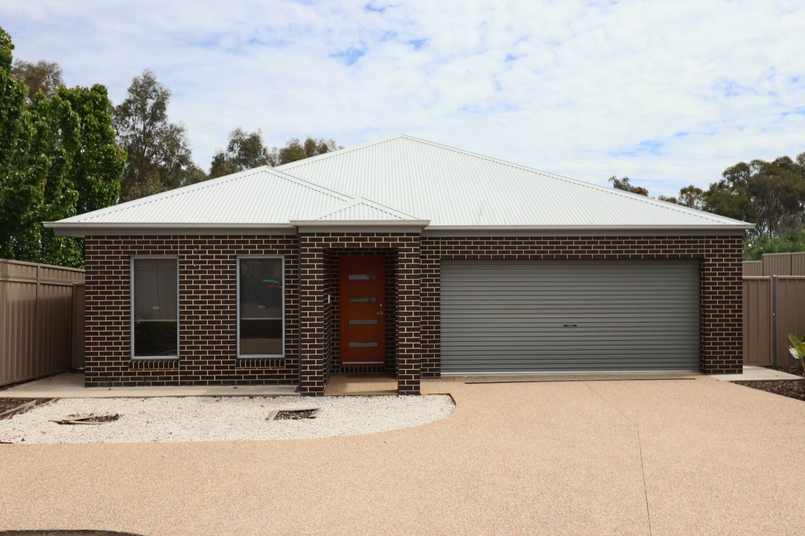 5 bedrooms House in 1/3 Dwyer Place THURGOONA NSW, 2640
