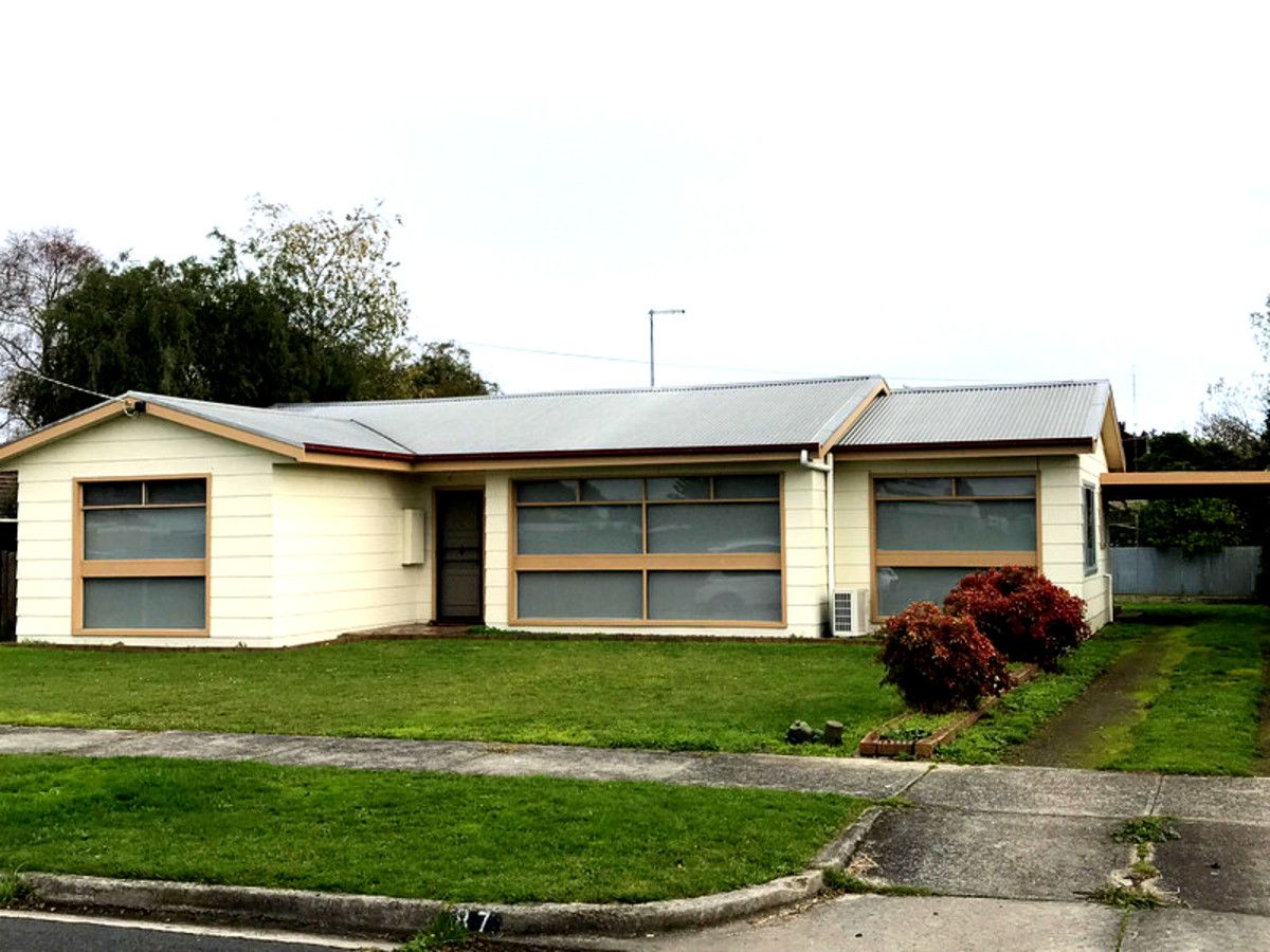 87 Hart Street, Colac VIC 3250 House For Rent Domain
