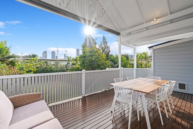 Picture of 27 Rosina Street, KANGAROO POINT QLD 4169