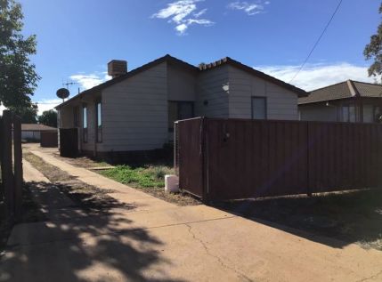 3 bedrooms House in 12 Yarran Circle COBAR NSW, 2835