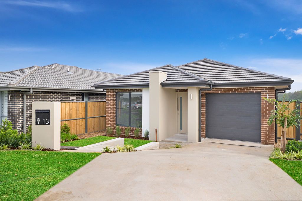 3 bedrooms House in 13 Luminous Way BOX HILL NSW, 2765