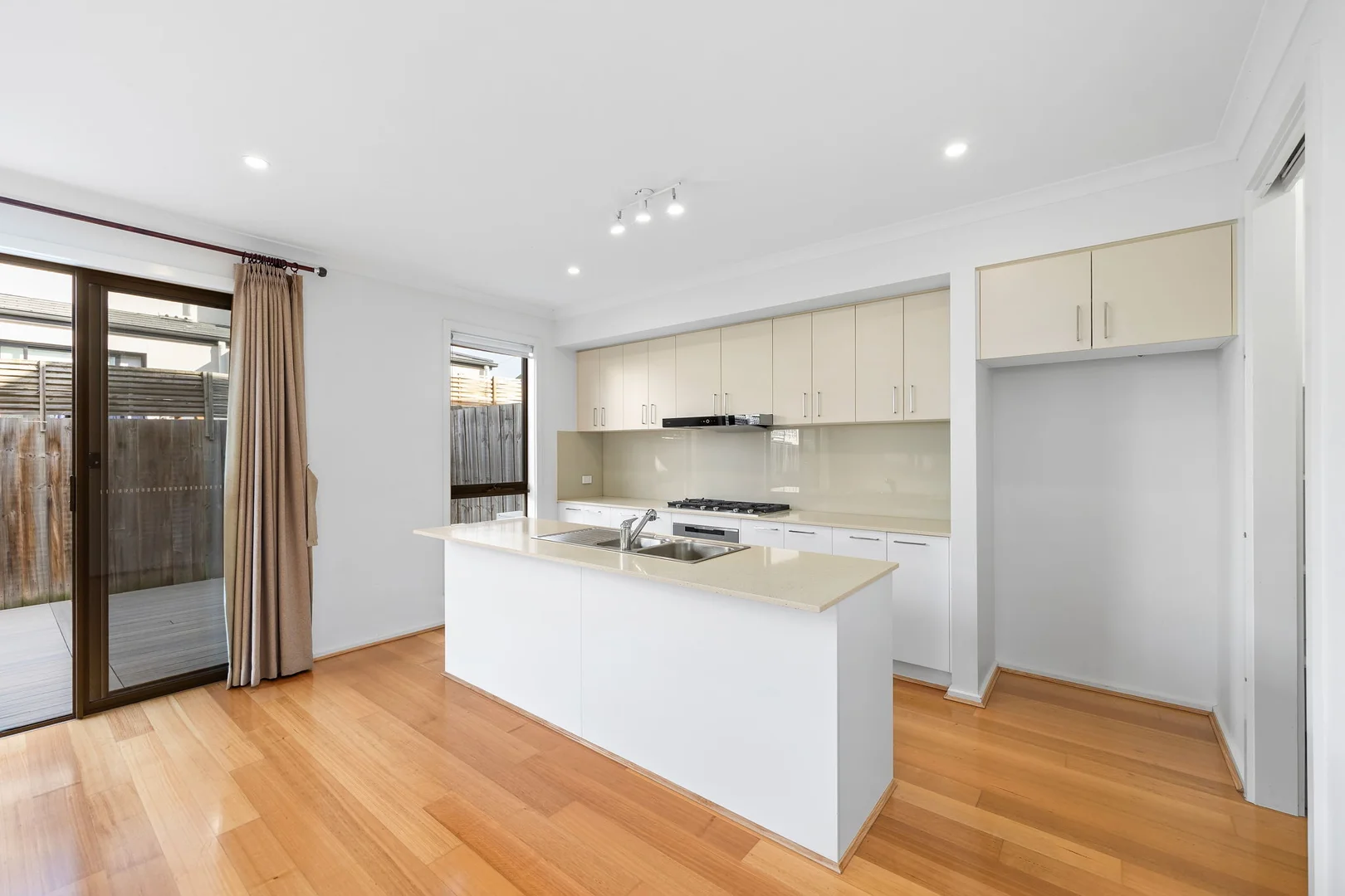 Additional image 4 of 4/9 Highfield Road, Doncaster East VIC 3109