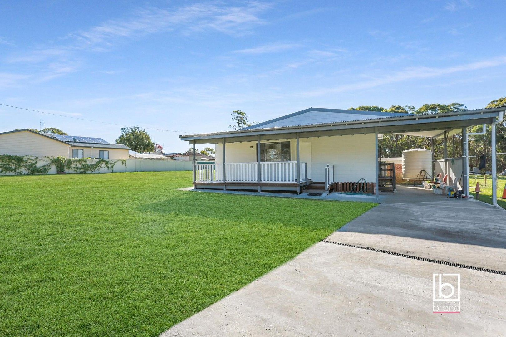 4 bedrooms House in 355 Pacific Highway LAKE MUNMORAH NSW, 2259