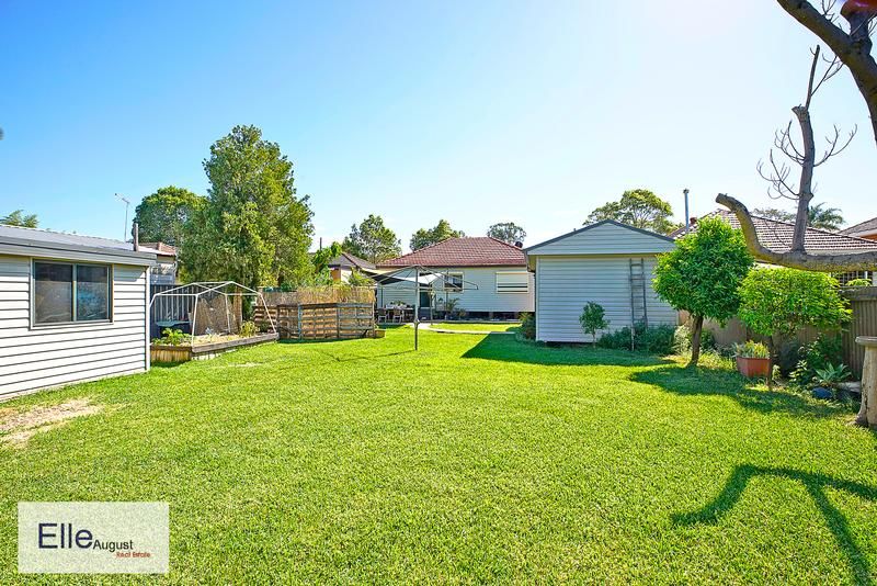 6 Haughton St, Carramar NSW 2163, Image 2