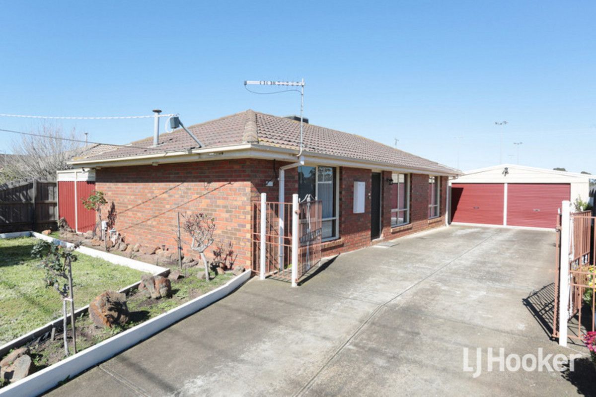 3 bedrooms House in 15 Hawkesbury Road WERRIBEE VIC, 3030
