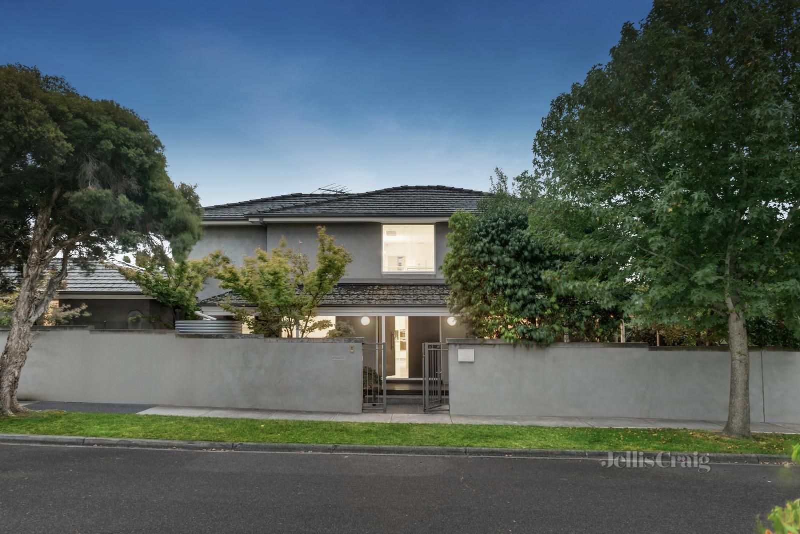 13 Cairnes Crescent, Brighton VIC 3186, Image 2