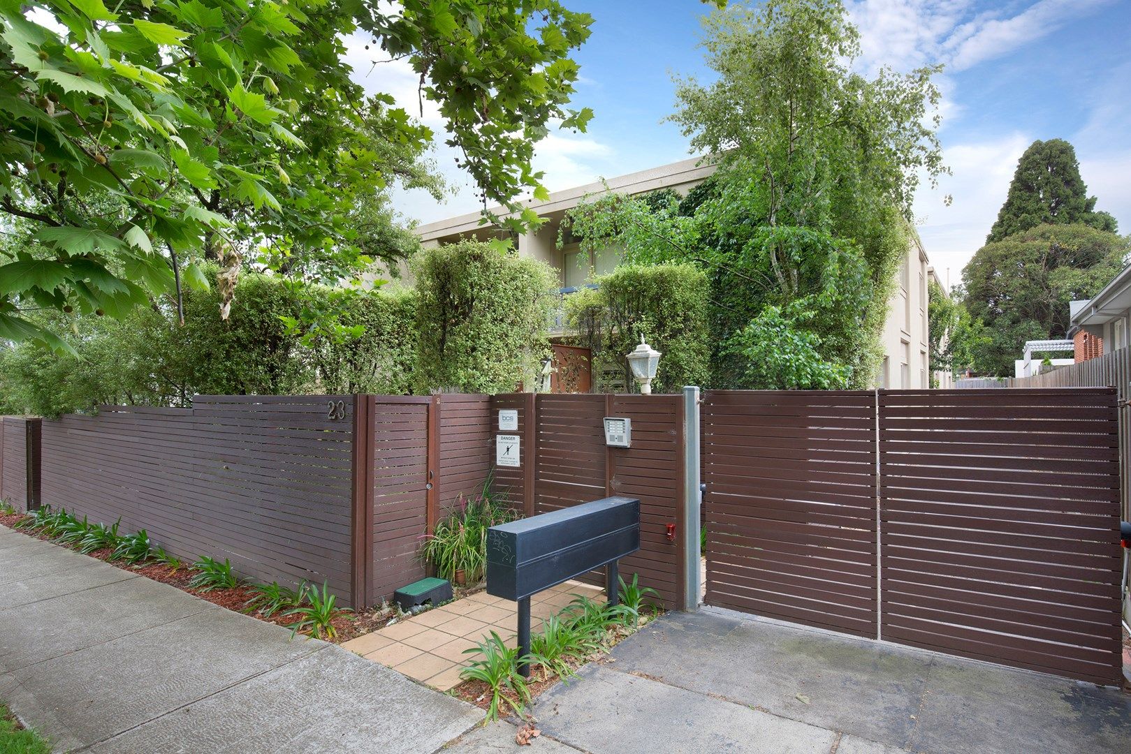 2 bedrooms Apartment / Unit / Flat in 1/23 Netherlee Street GLEN IRIS VIC, 3146