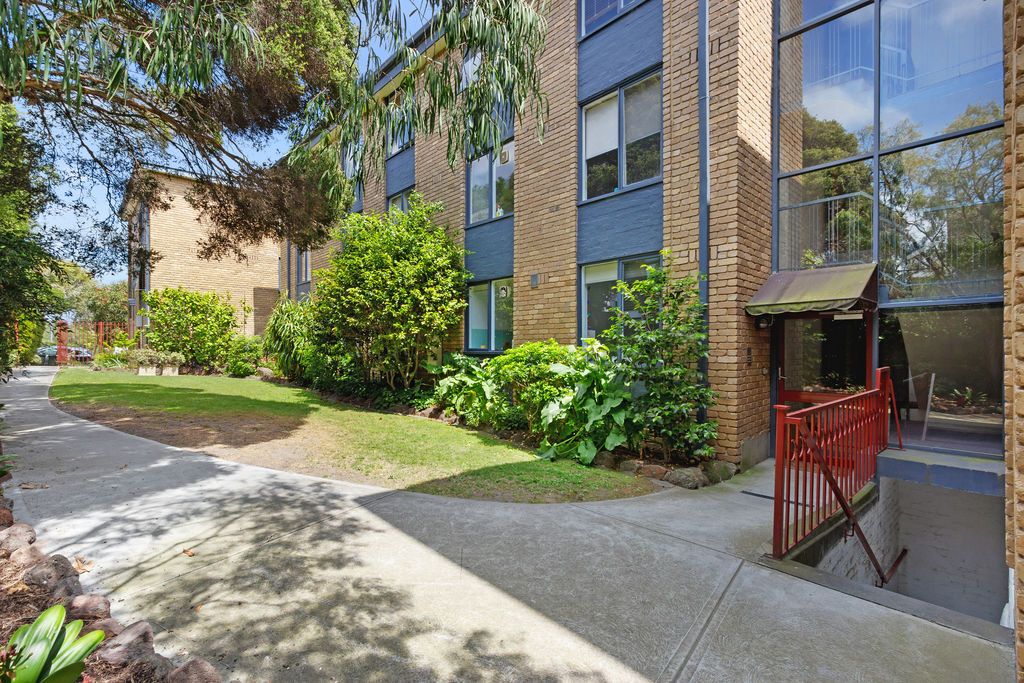 15/5 Denham St, Hawthorn VIC 3122 Apartment For Rent 525 Domain