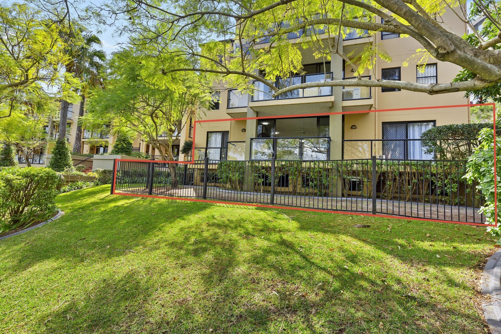 8/24 Slatyer Avenue, Bundall QLD 4217, Image 0