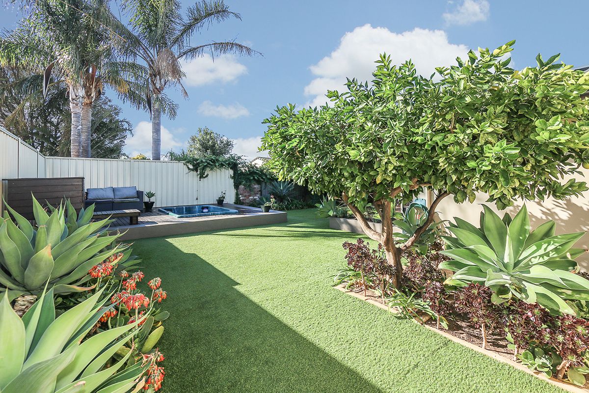 24 Markham Way, Swan View WA 6056, Image 1