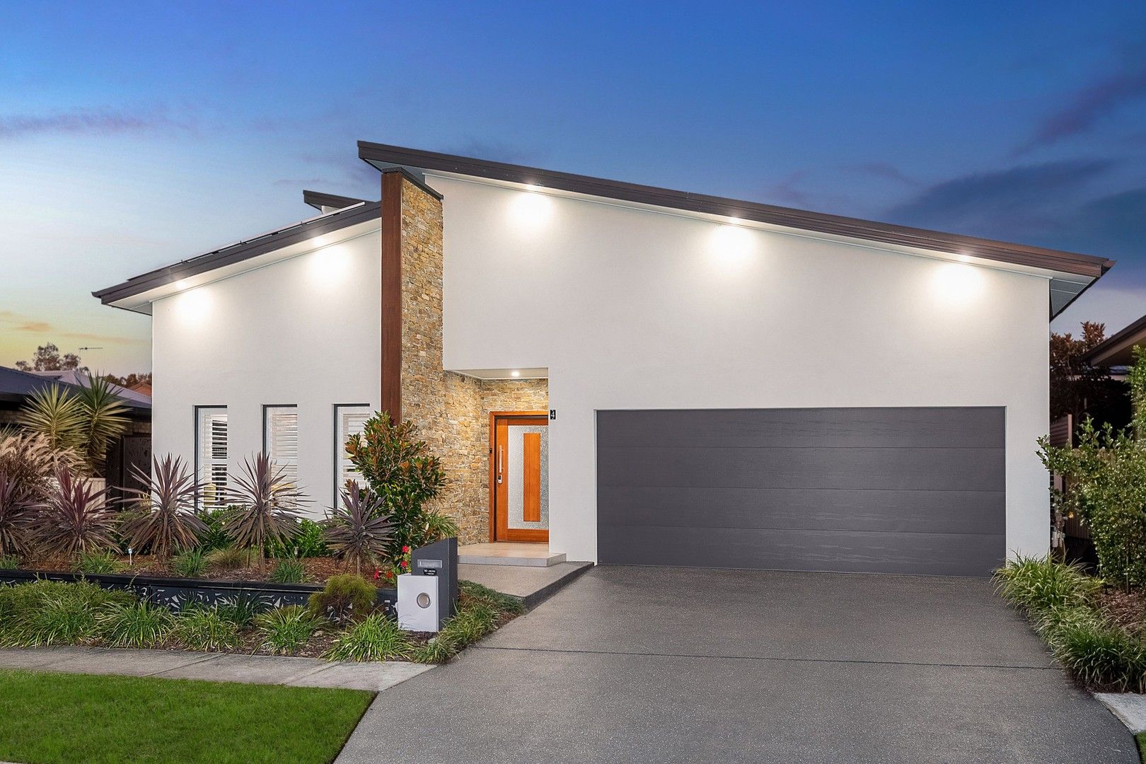 4 bedrooms House in 4 Shaw Street KILLARNEY VALE NSW, 2261