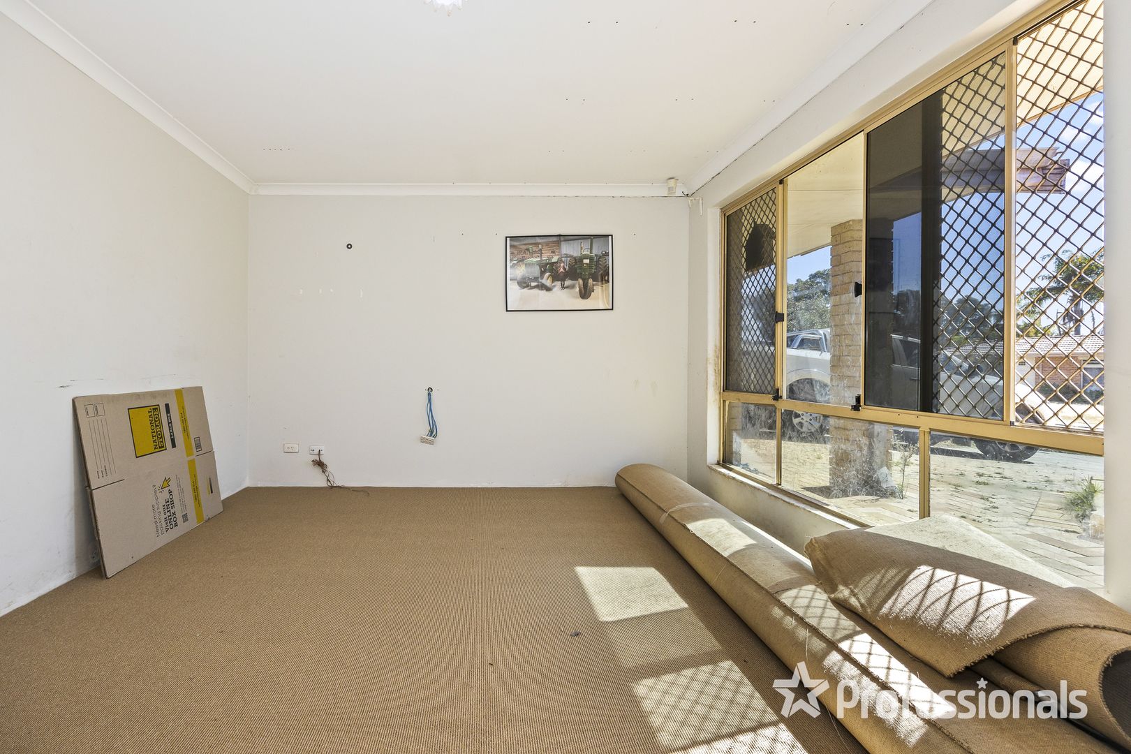 22 Luton Close, Ballajura WA 6066, Image 2