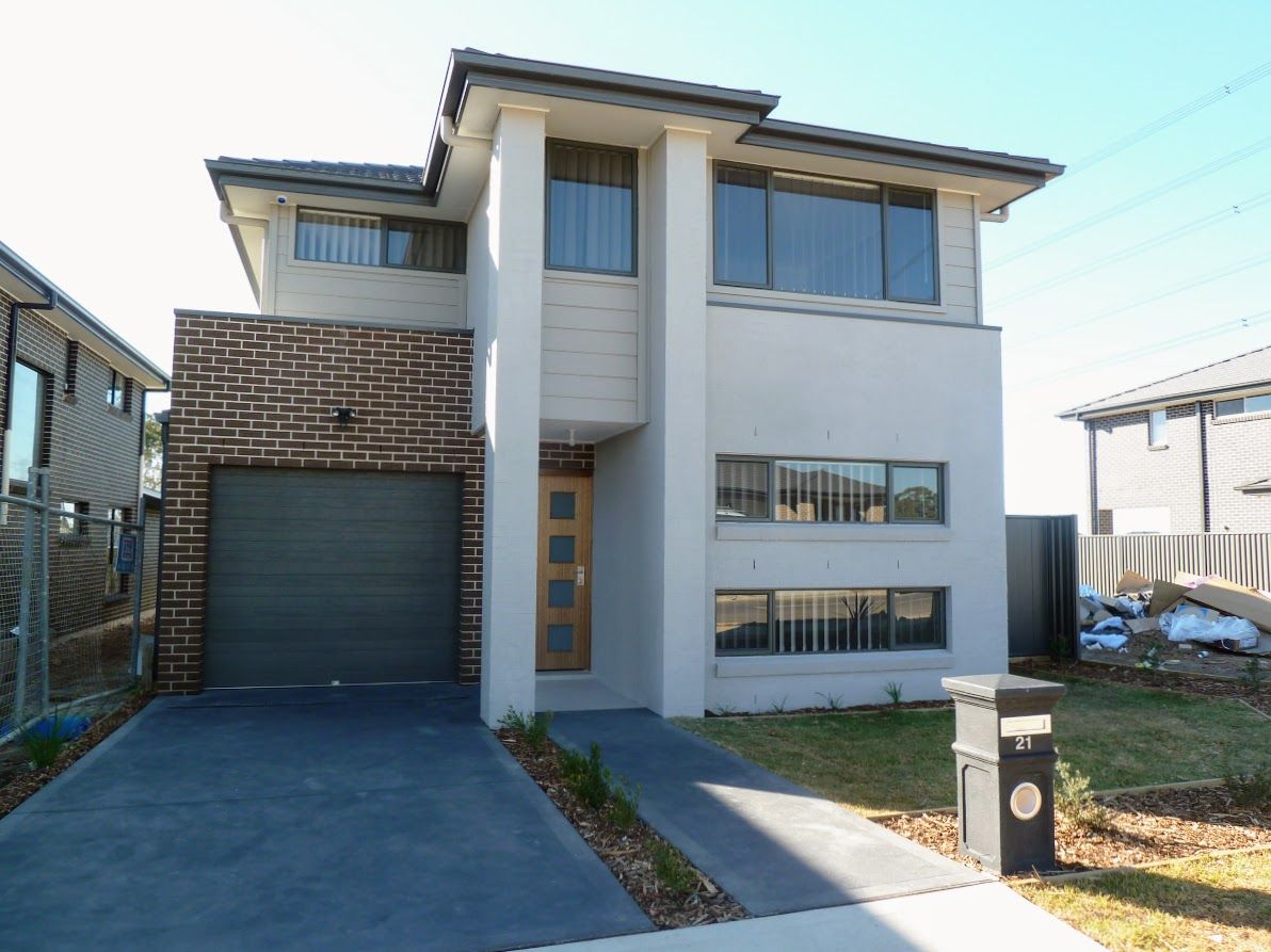 4 bedrooms House in 21 Flotilla Circuit JORDAN SPRINGS NSW, 2747