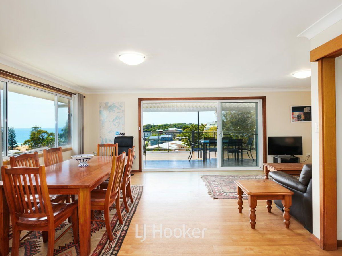 17 Surfview Avenue, Black Head NSW 2430, Image 1