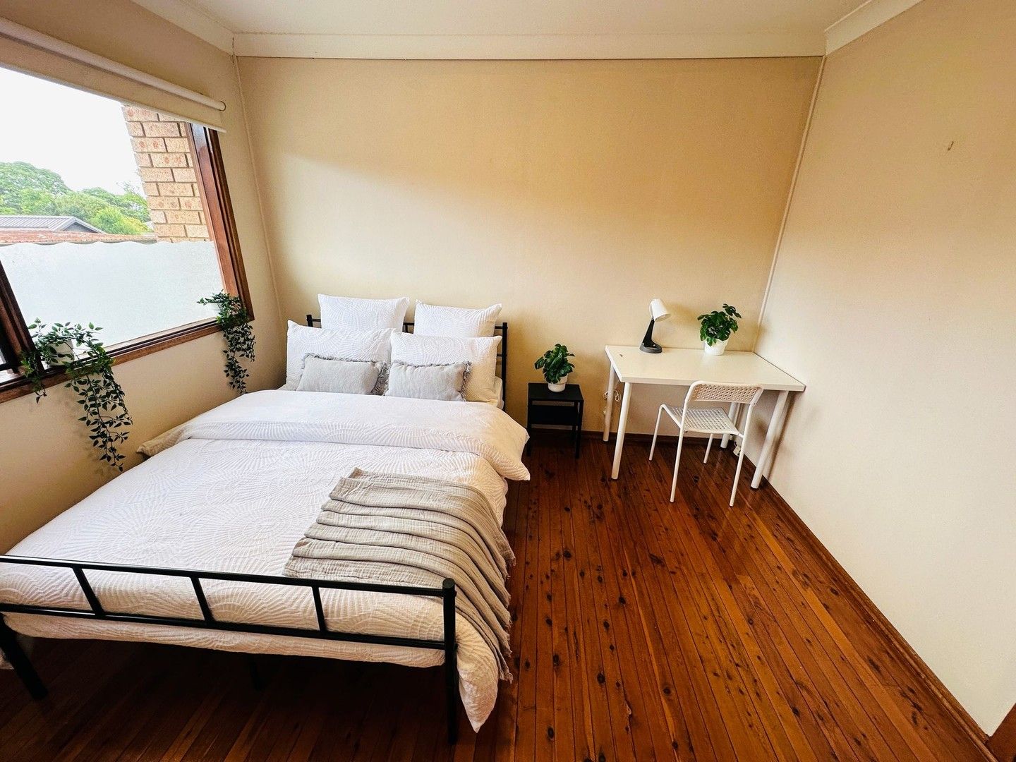 2 bedrooms Studio in 5 Coronation St SUNSHINE NORTH VIC, 3020