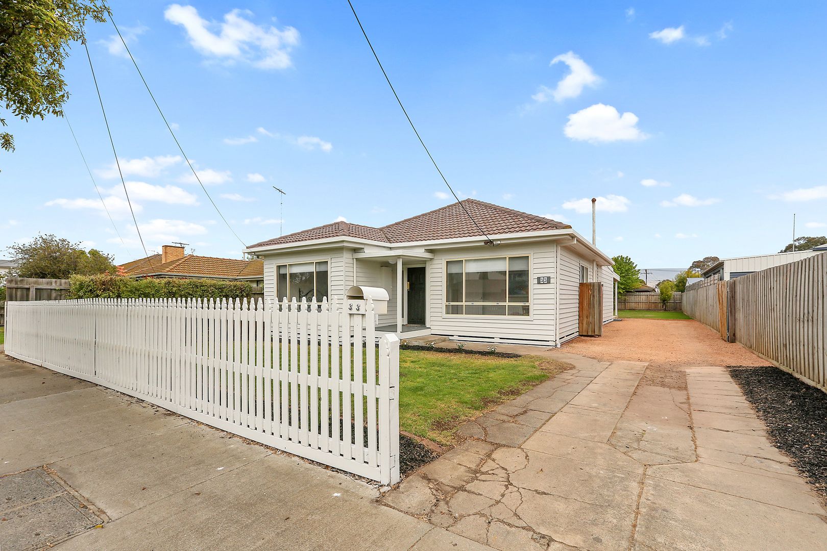 33 Seabeach Parade, North Shore VIC 3214, Image 2