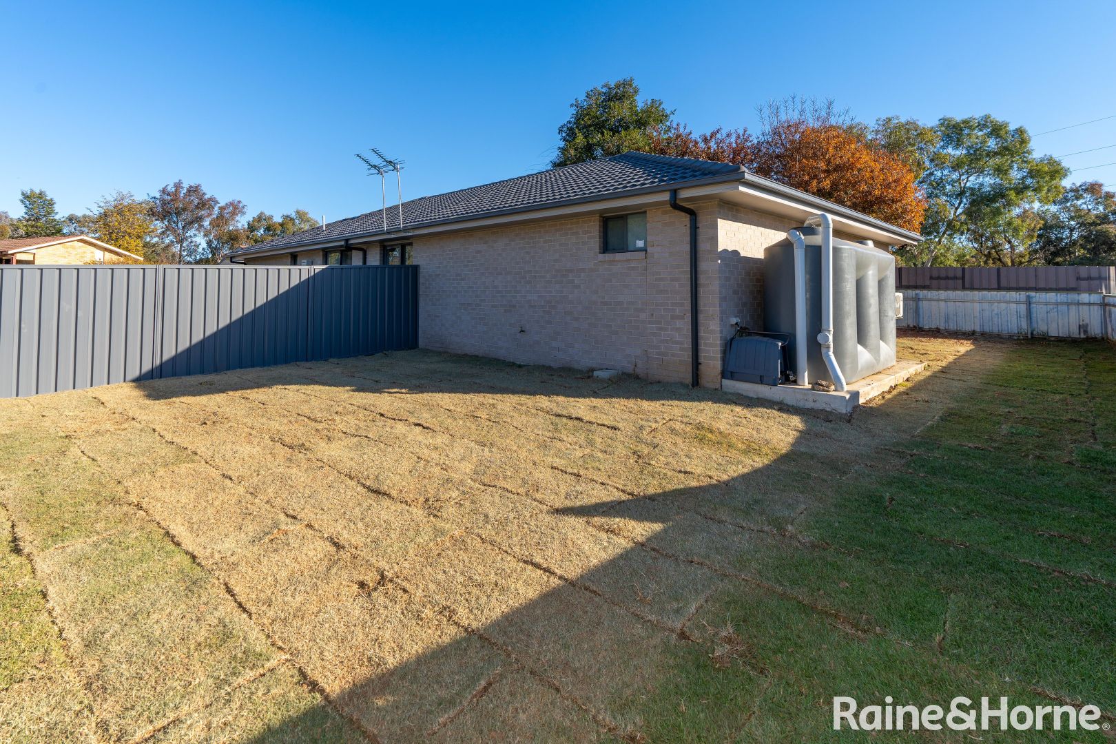 2/7 Davies Place, Tolland NSW 2650, Image 2