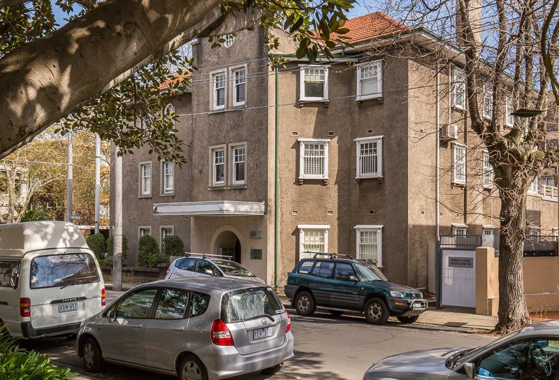 2 bedrooms Apartment / Unit / Flat in 10/14A Acland Street ST KILDA VIC, 3182