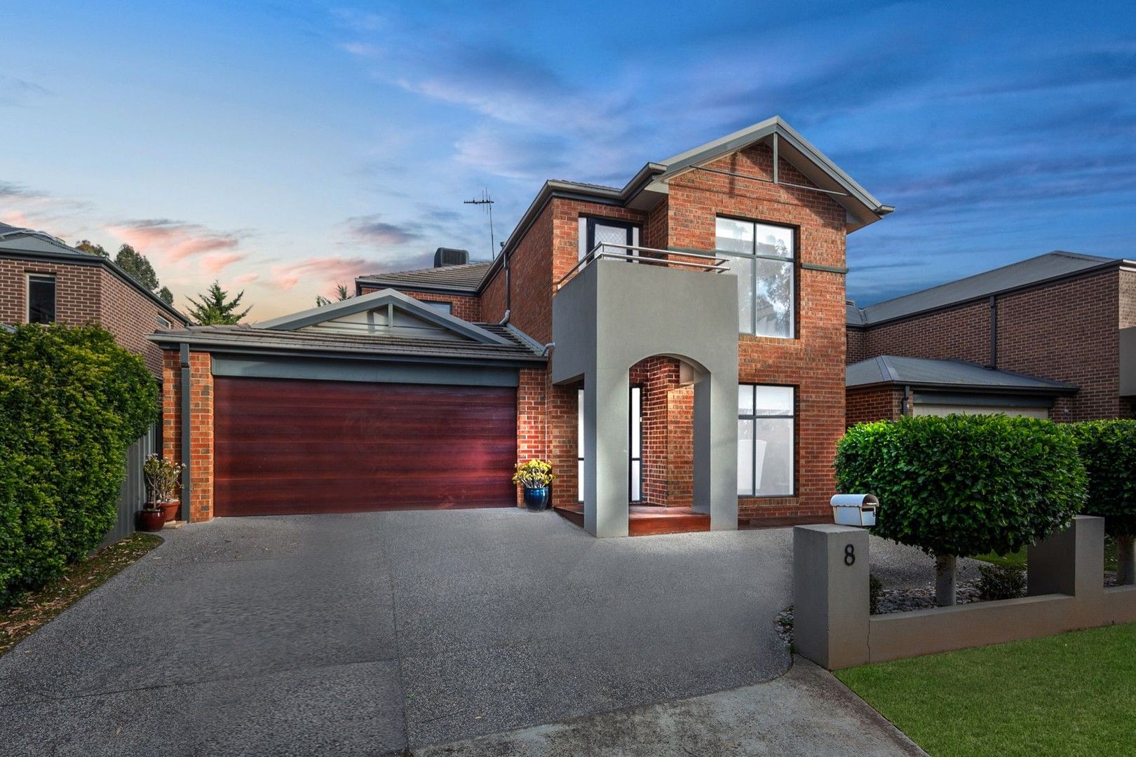 4 bedrooms House in 8 Errindura Place CAROLINE SPRINGS VIC, 3023