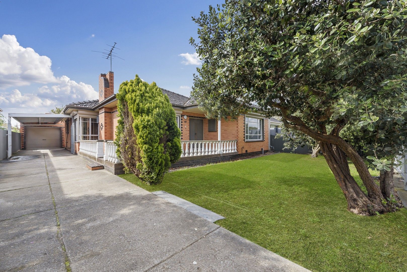 3 bedrooms House in 12 Chatsworth Avenue ARDEER VIC, 3022