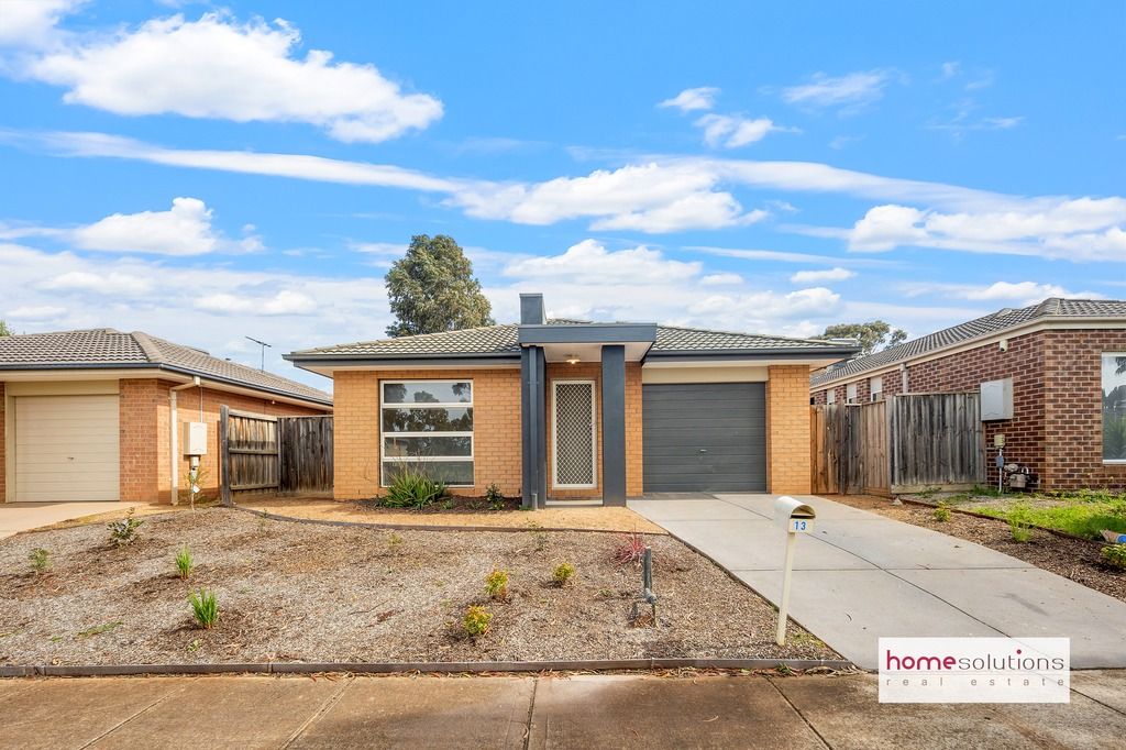3 bedrooms House in 13 Citronelle Cct BROOKFIELD VIC, 3338