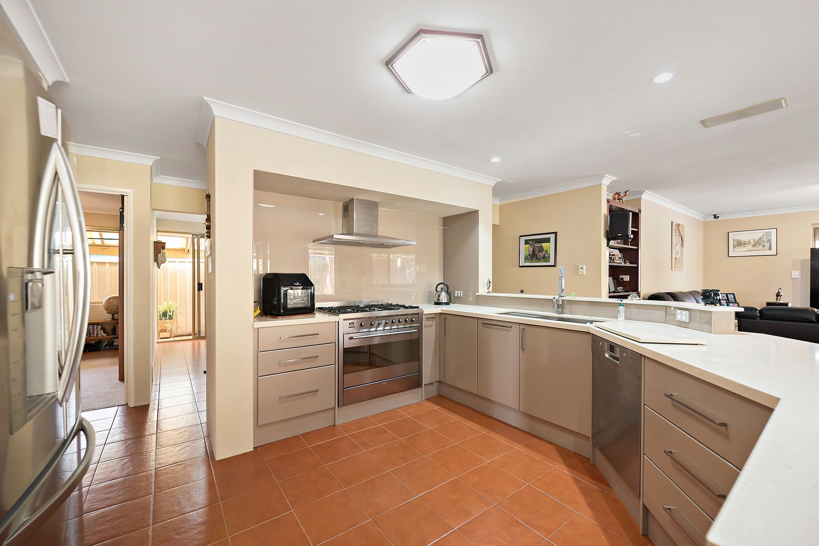 486 Rockingham Road, Lake Coogee WA 6166, Image 2