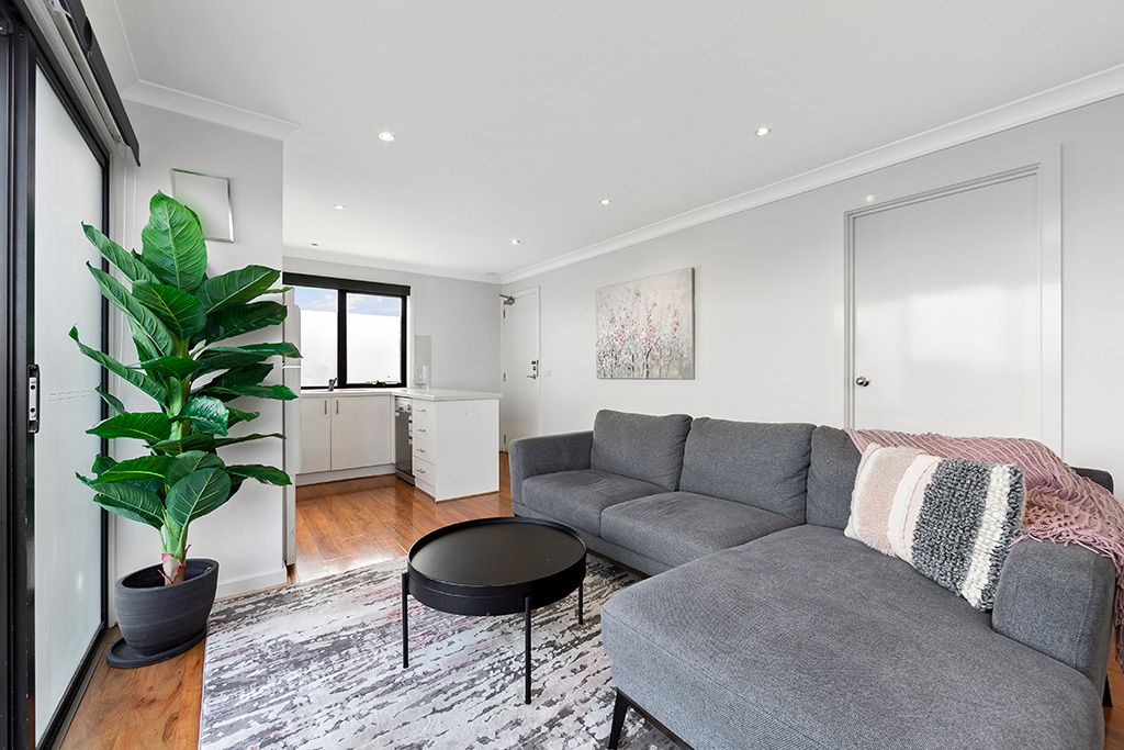 8/4 Eldridge Street, Footscray VIC 3011, Image 2