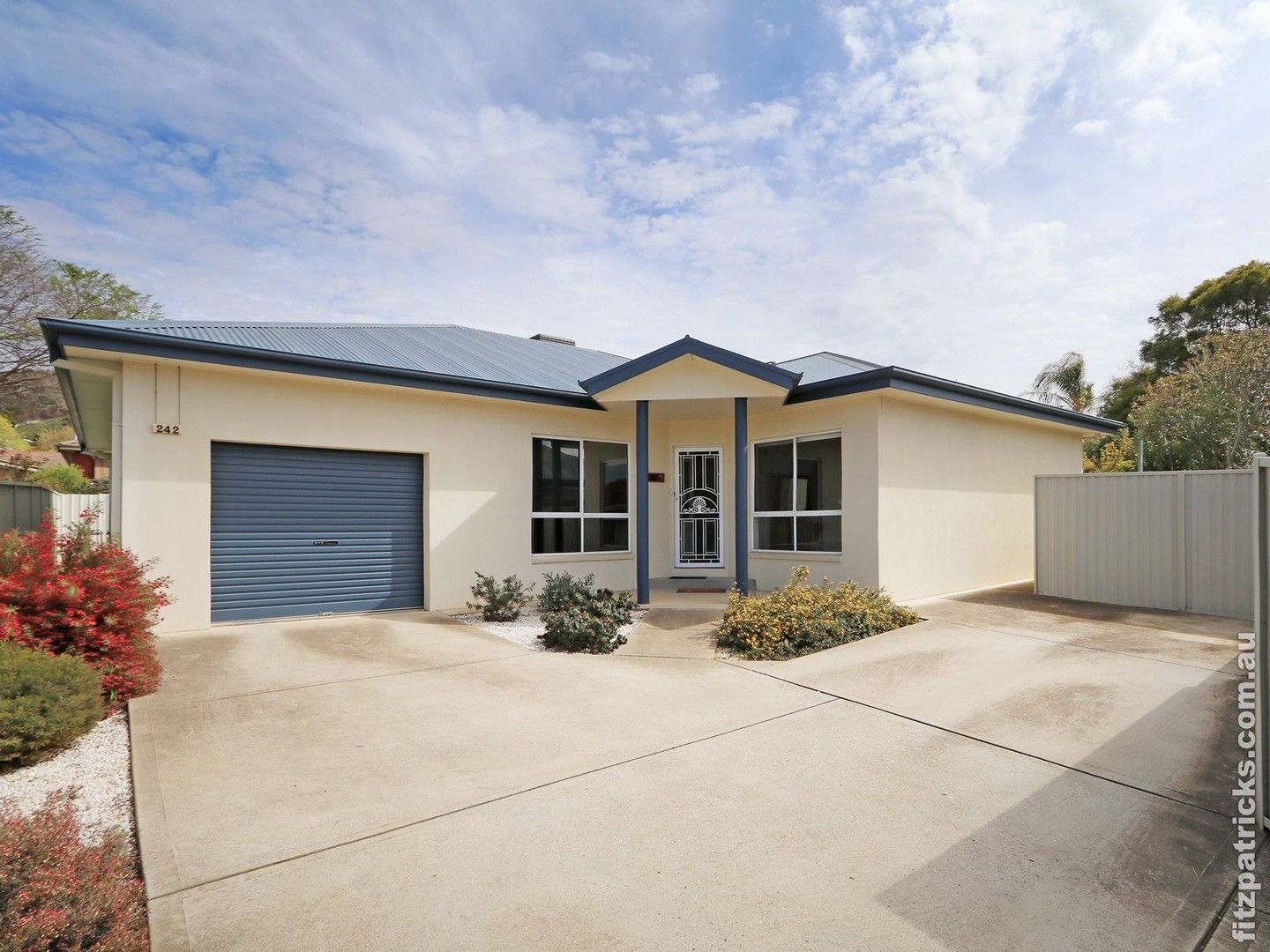 4 bedrooms House in 242 Lake Albert Road KOORINGAL NSW, 2650