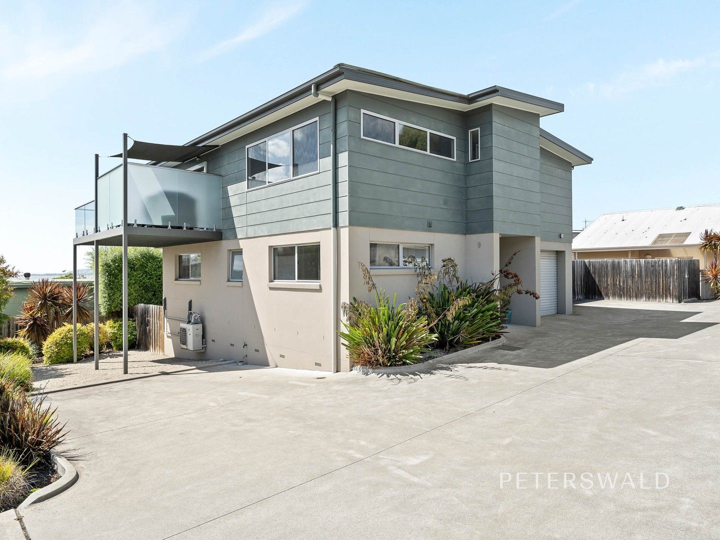 4 bedrooms Apartment / Unit / Flat in 9/184 Roslyn Avenue BLACKMANS BAY TAS, 7052