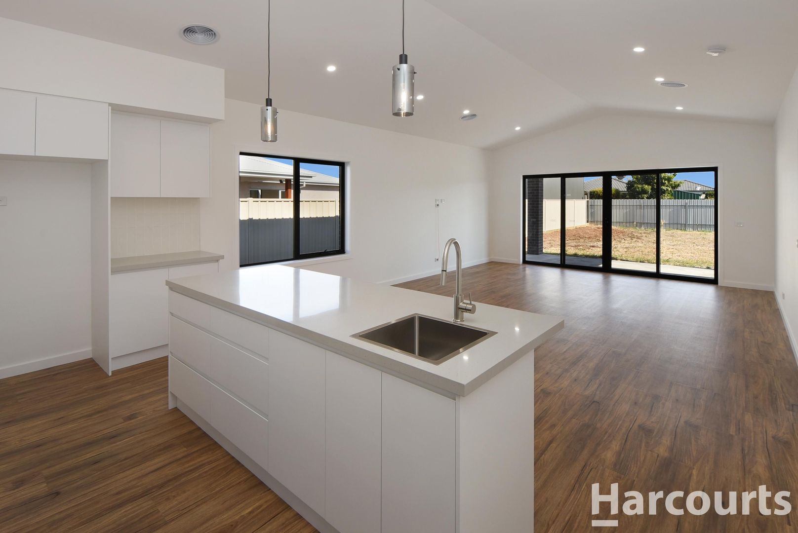 8 Lyons Court, Horsham VIC 3400, Image 1