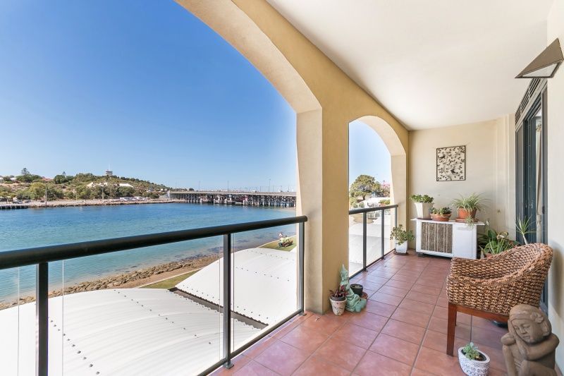 3 bedrooms Apartment / Unit / Flat in 207/6 Doepel Street NORTH FREMANTLE WA, 6159