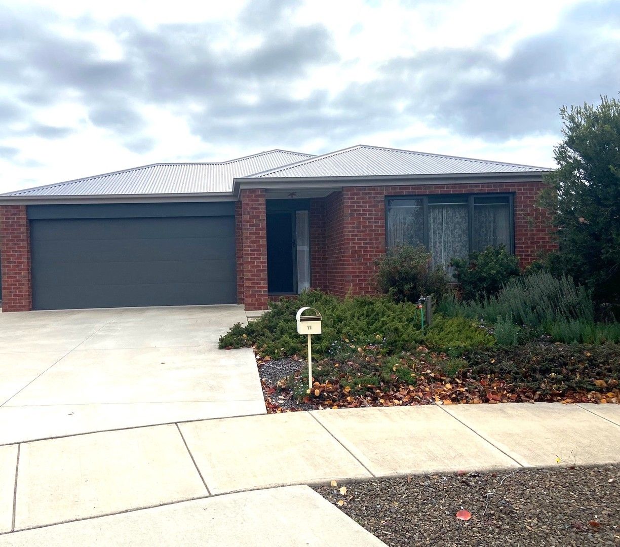 4 bedrooms House in 11 KHEMINDA CRESCENT NAGAMBIE VIC, 3608