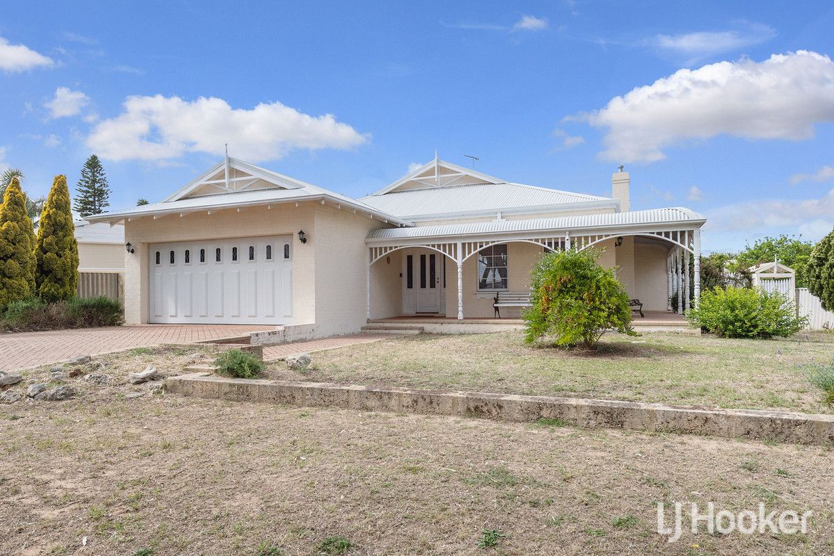 3 bedrooms House in 15 Madora Beach Road MADORA BAY WA, 6210