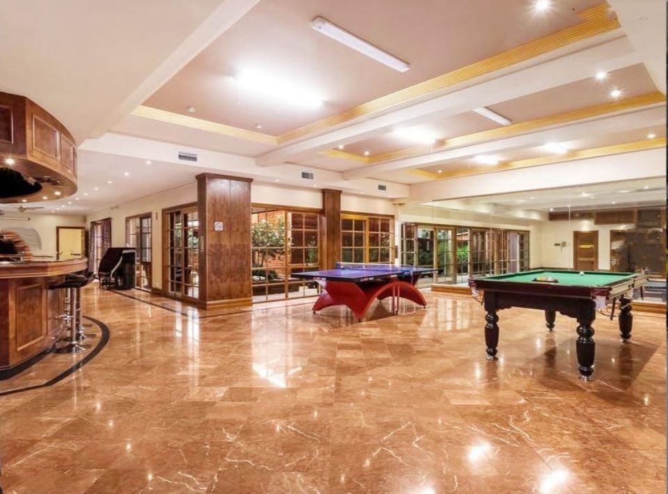 8 bedrooms House in 5 Swansfield Court WARRANDYTE VIC, 3113