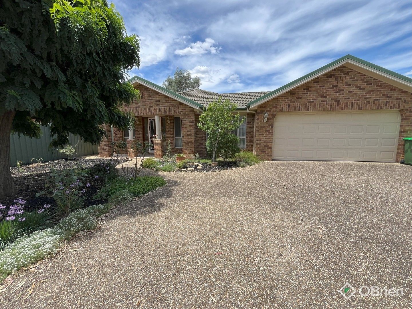 3 bedrooms Apartment / Unit / Flat in 2/4 Finch Court EAST ALBURY NSW, 2640