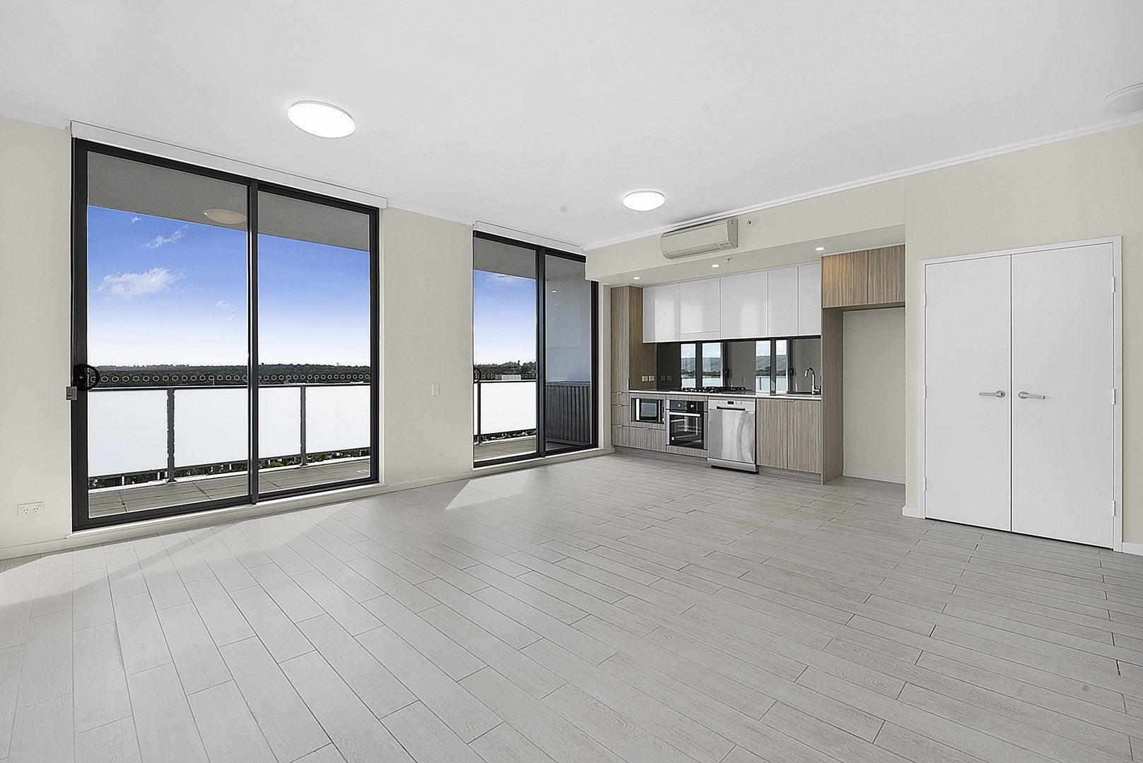 2 bedrooms Apartment / Unit / Flat in 726/1-39 Lord Sheffield Circuit PENRITH NSW, 2750