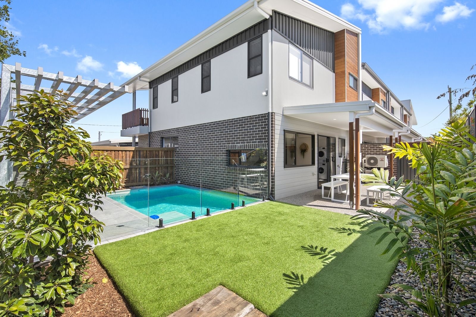 3 bedrooms Townhouse in 9/32-36 Hardiman Street WOODY POINT QLD, 4019