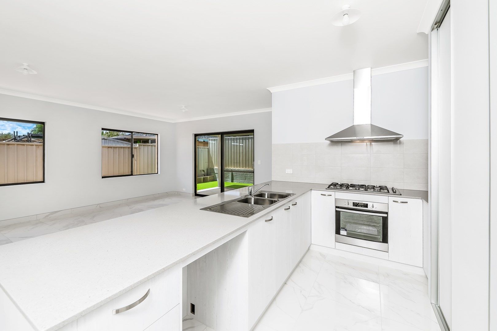 4 bedrooms Apartment / Unit / Flat in 1003B Wanneroo Road WANNEROO WA, 6065