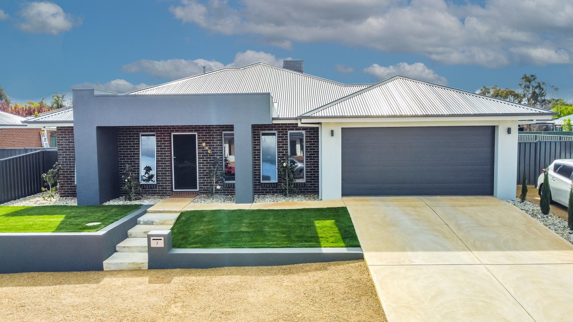 4 bedrooms House in 7 Lemnos Court STRATHFIELDSAYE VIC, 3551